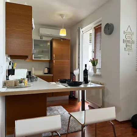 Appartement Cozy With Balcony Seating, 9th Floor, Parking