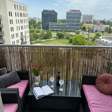 Apartment Cozy With Balcony Seating, 9th Floor, Parking *