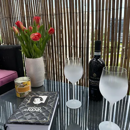 Cozy With Balcony Seating, 9th Floor, Parking Apartment Pressburg