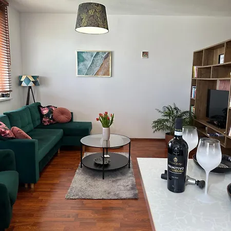 Apartment Cozy With Balcony Seating, 9th Floor, Parking Pressburg