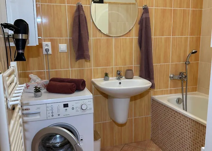 Апартаменты Cozy With Balcony Seating, 9th Floor, Parking