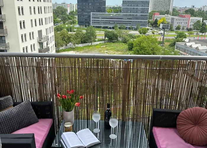 Апартаменты Cozy With Balcony Seating, 9th Floor, Parking *