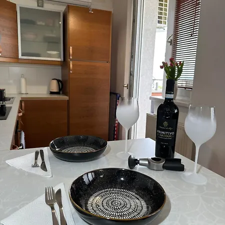 Cozy With Balcony Seating, 9th Floor, Parking Appartement *