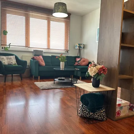 Cozy With Balcony Seating, 9th Floor, Parking Appartement Bratislava